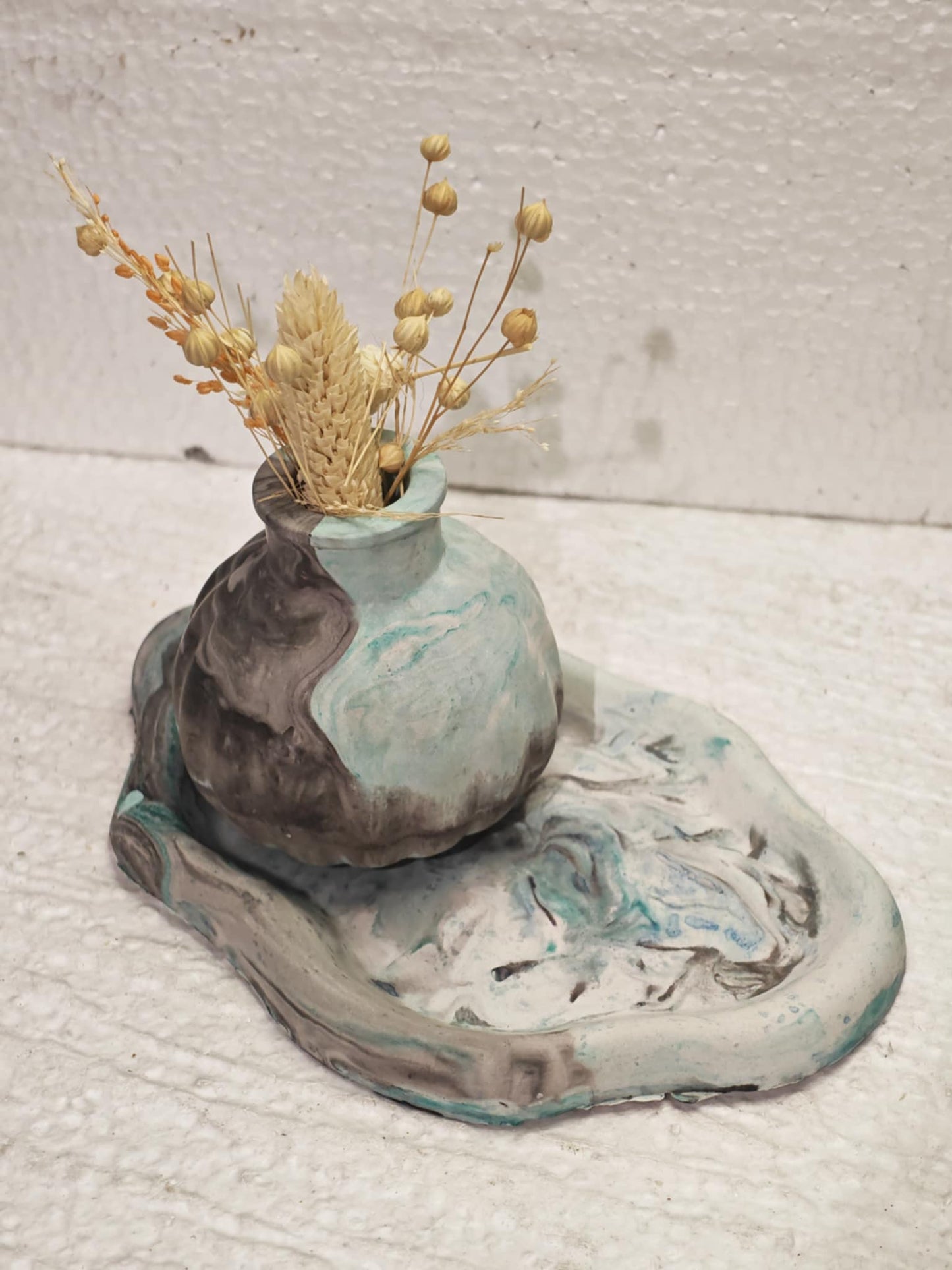 Vase décoratif fait main en aquarésine – Pièce artisanale ✨