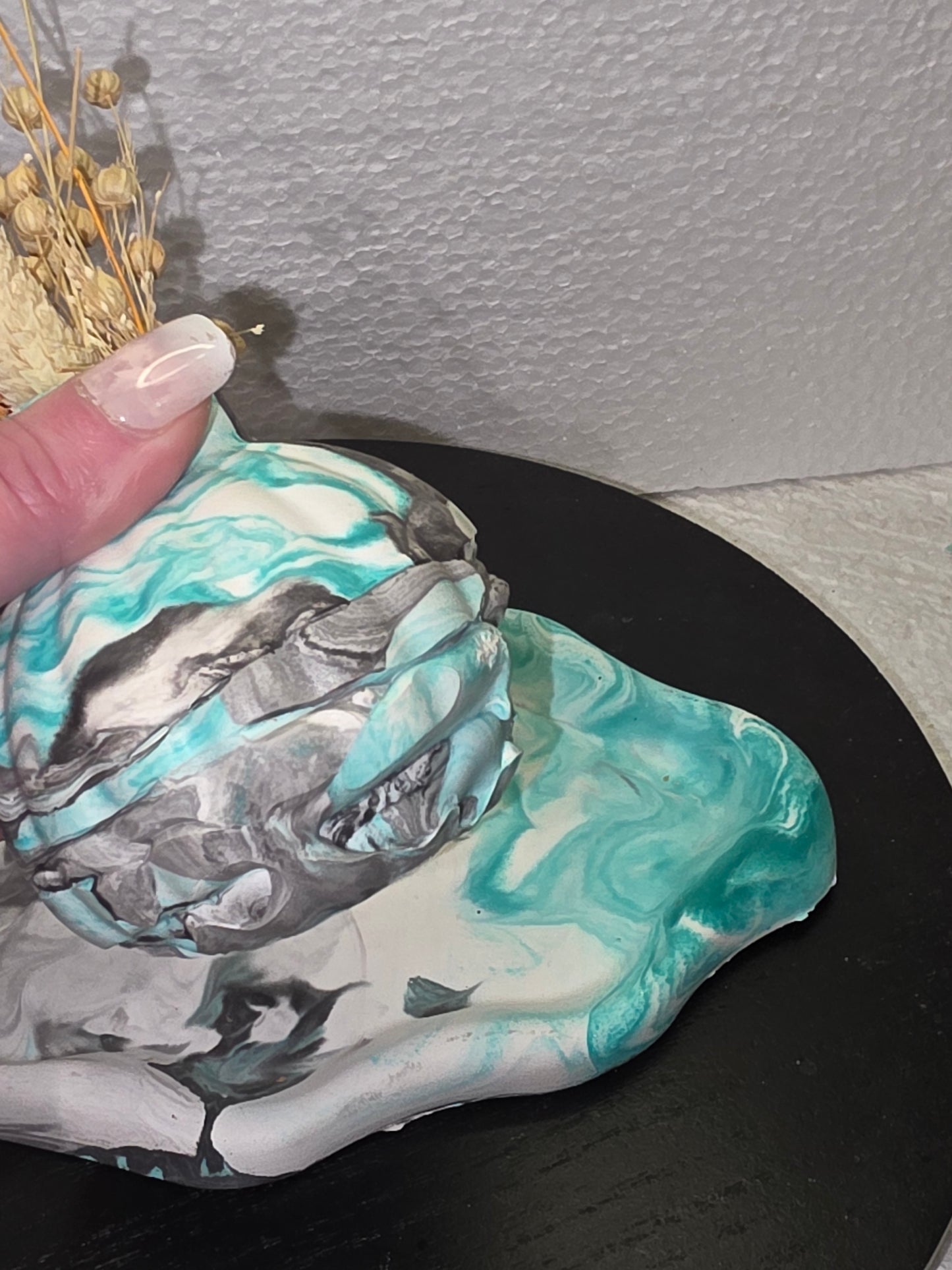 Vase décoratif fait main en aquarésine – Pièce artisanale ✨