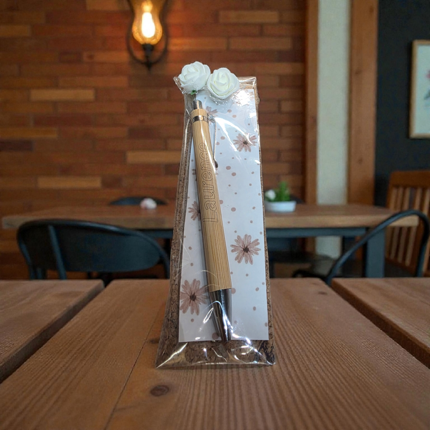 Stylos type BIC en bois de bambou – gravés et personnalisés avec le prénom