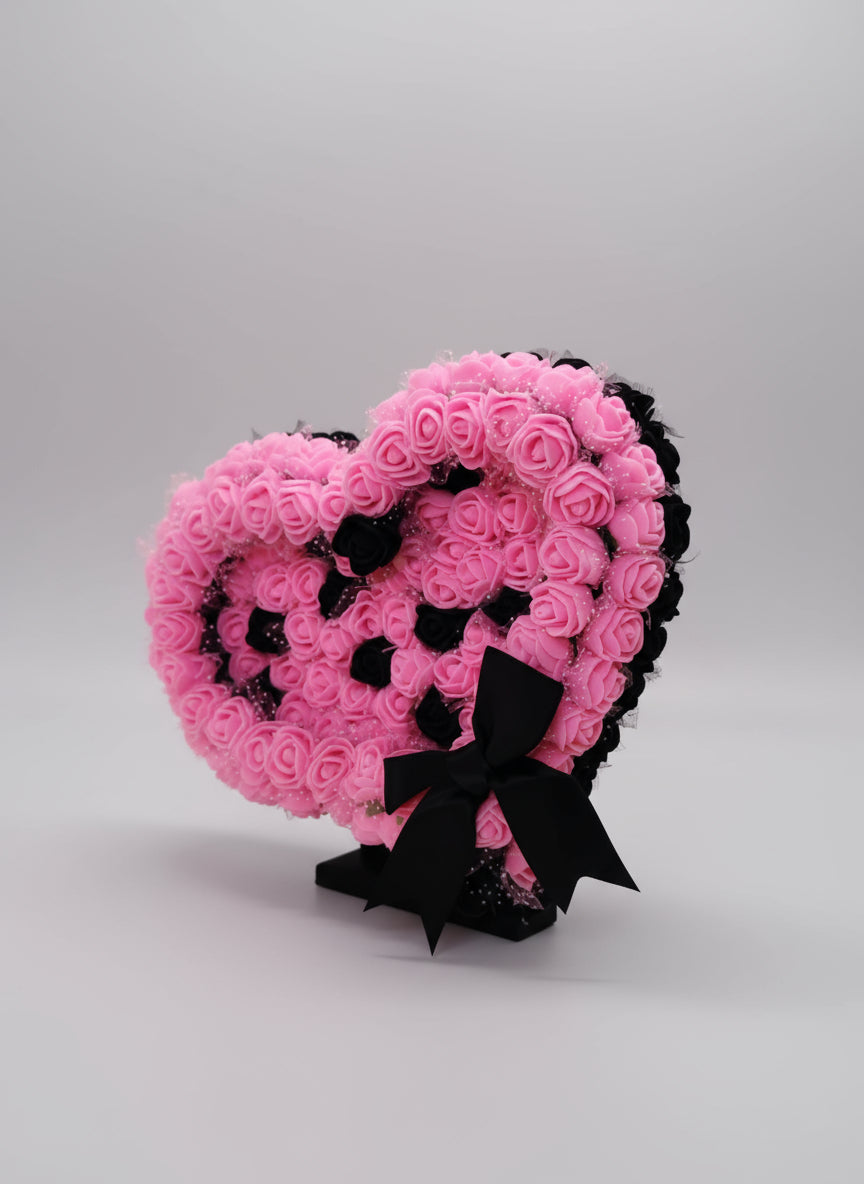 Cœur en rose sur socle