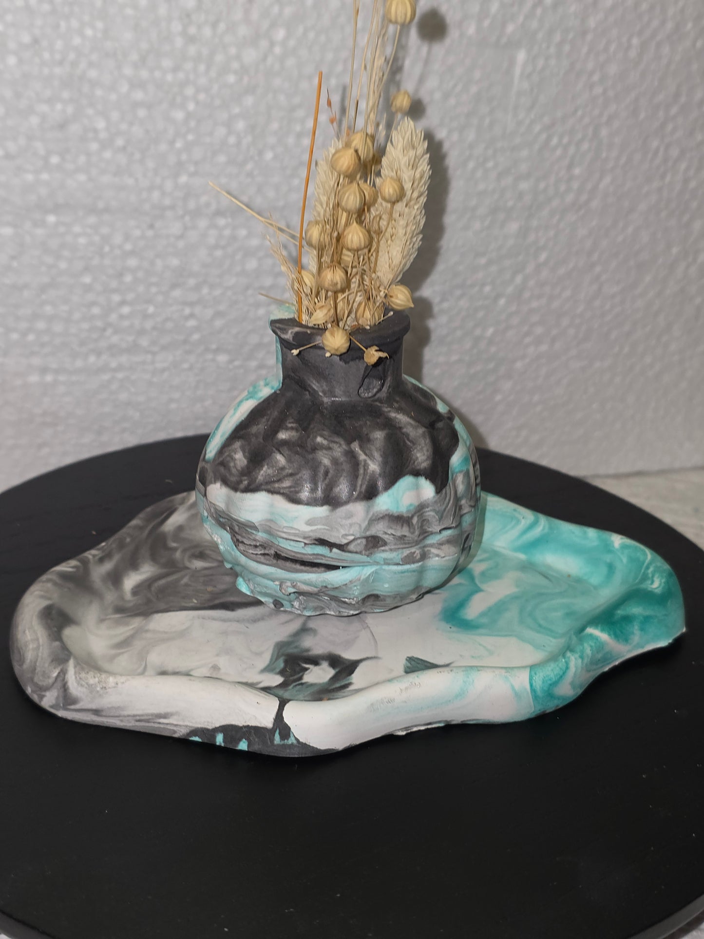 Vase décoratif fait main en aquarésine – Pièce artisanale ✨