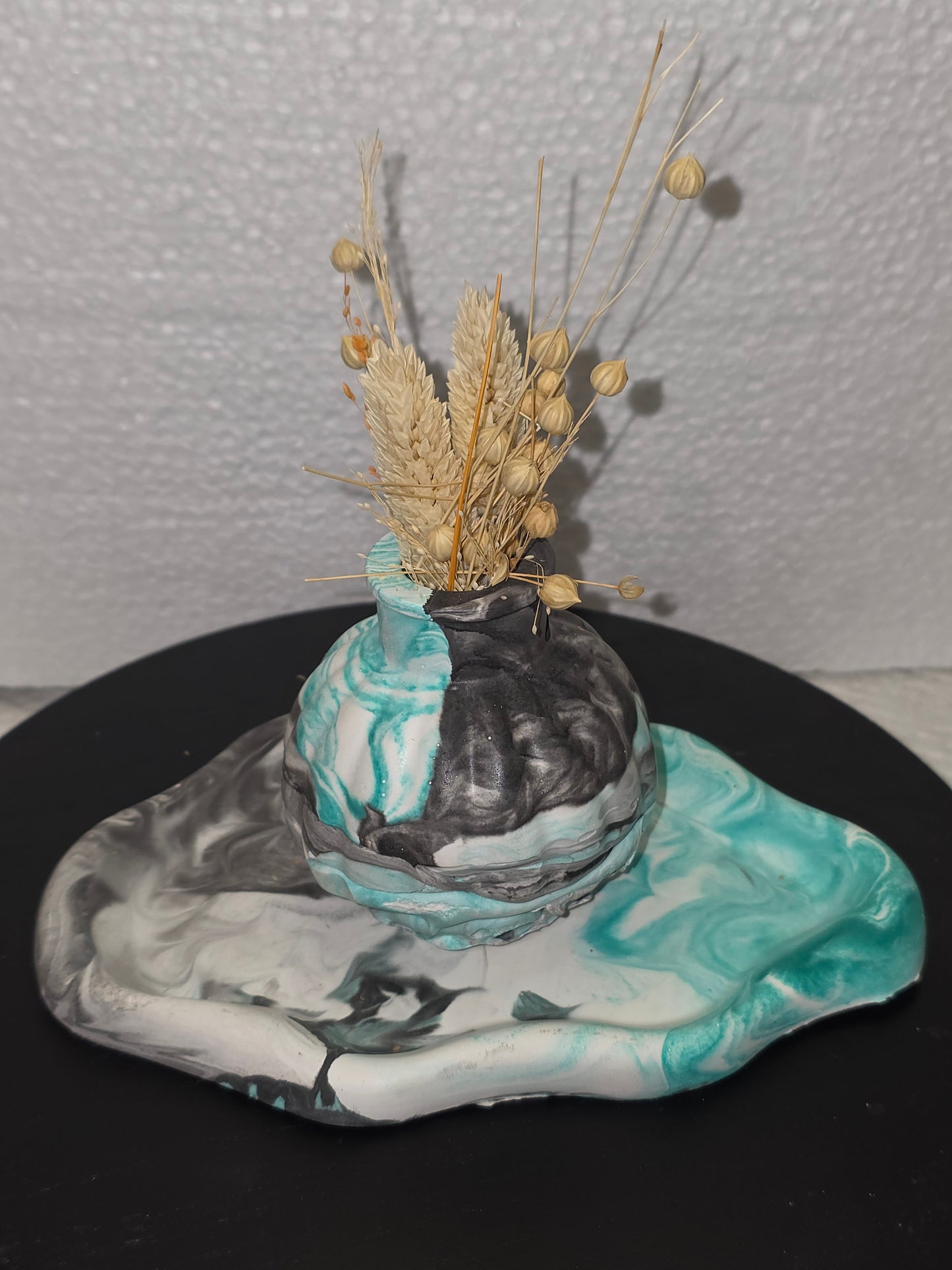 Vase décoratif fait main en aquarésine – Pièce artisanale ✨