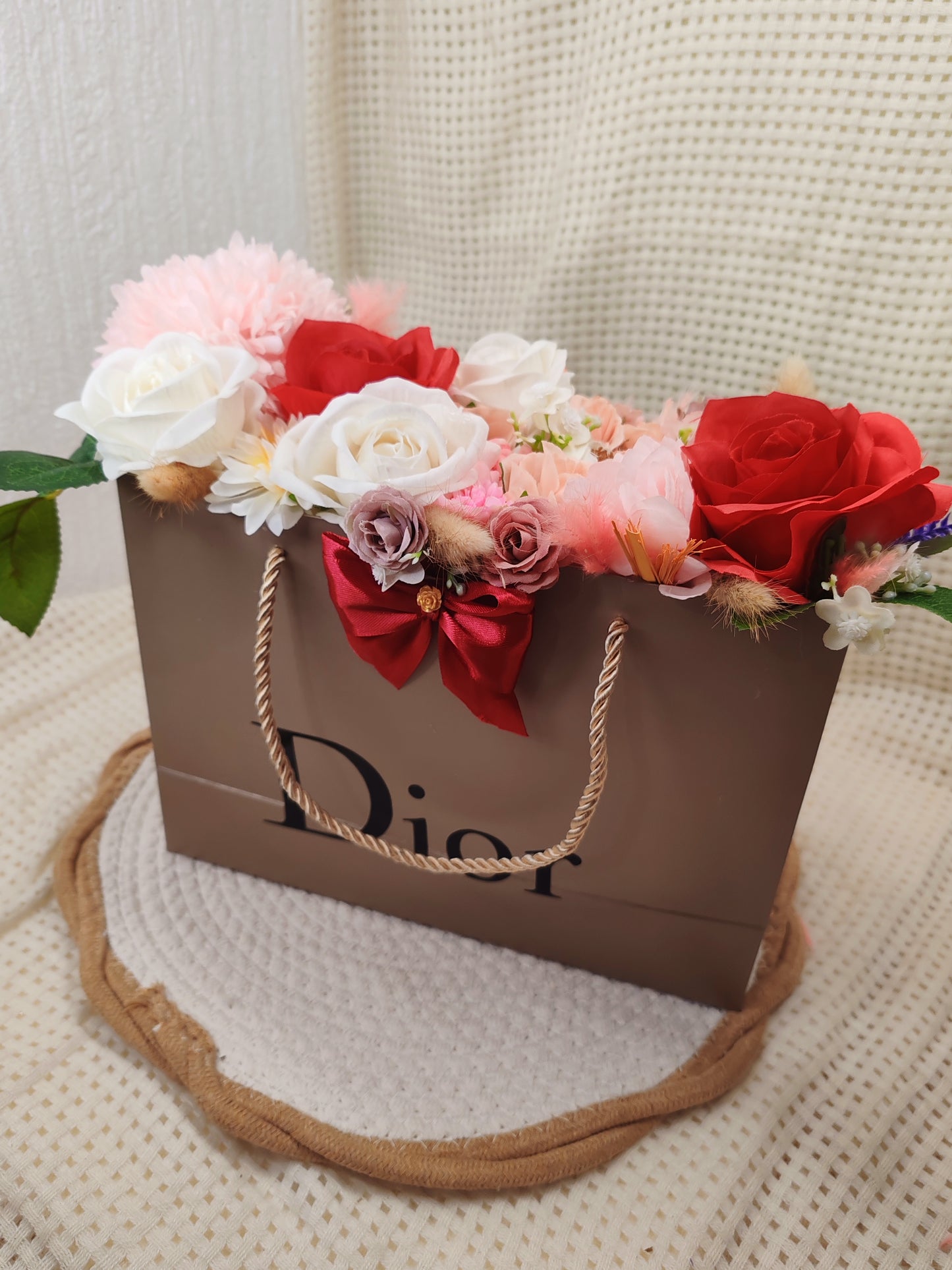 👜✨ Élégance florale dans un sac ✨🌸