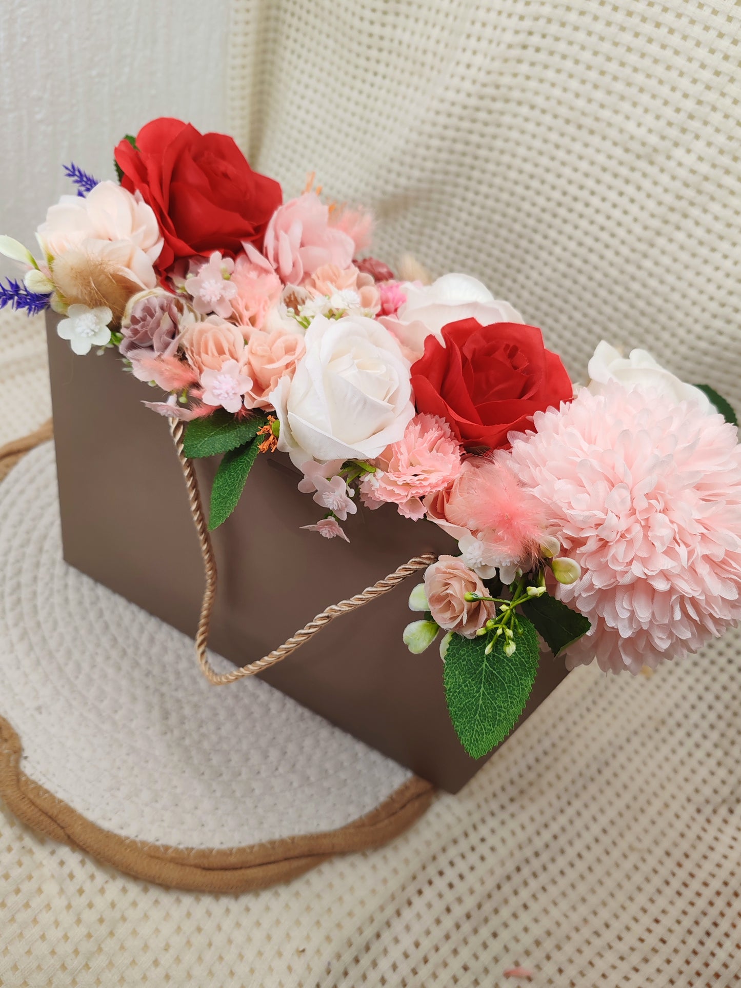 👜✨ Élégance florale dans un sac ✨🌸