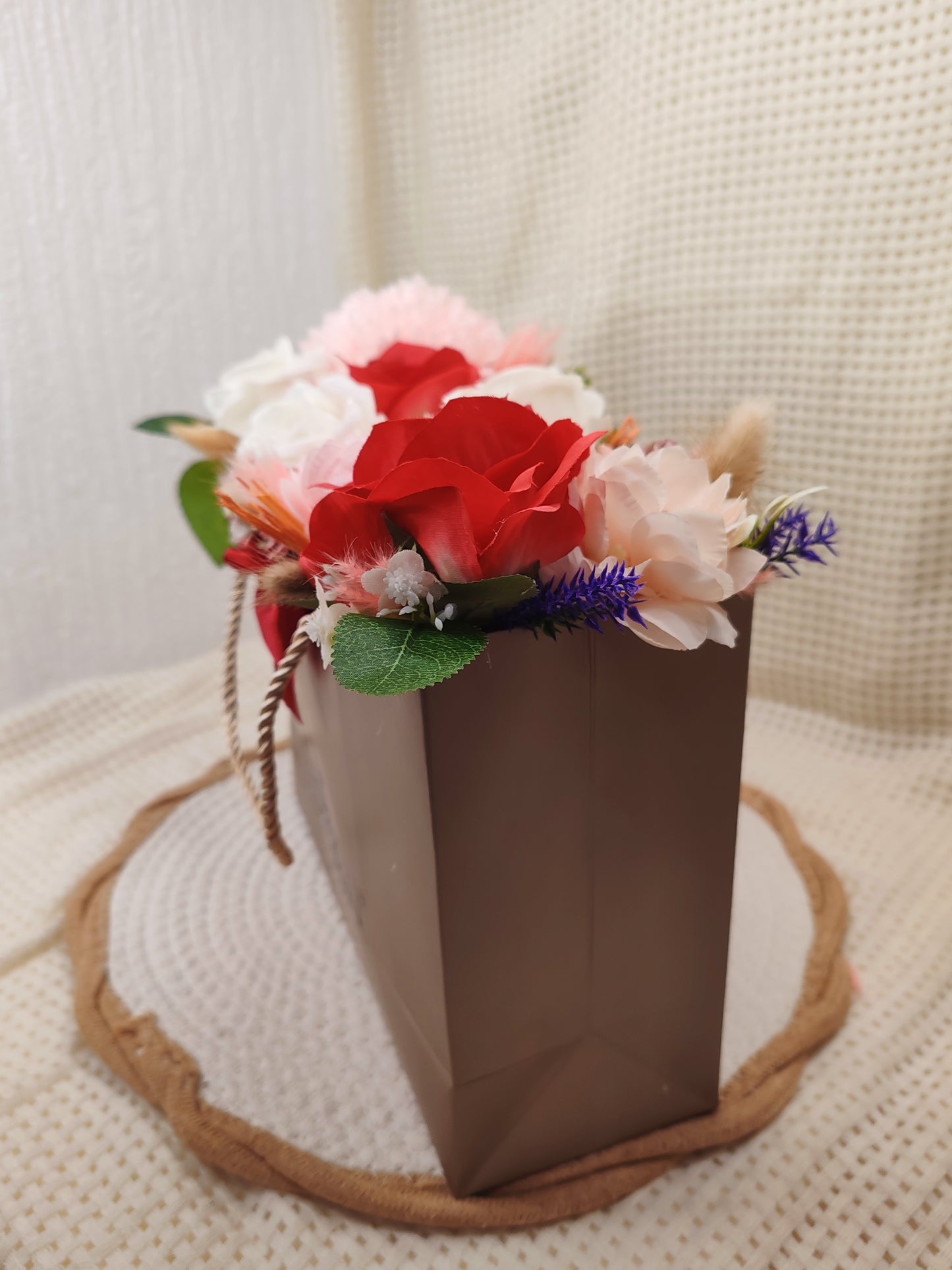 👜✨ Élégance florale dans un sac ✨🌸