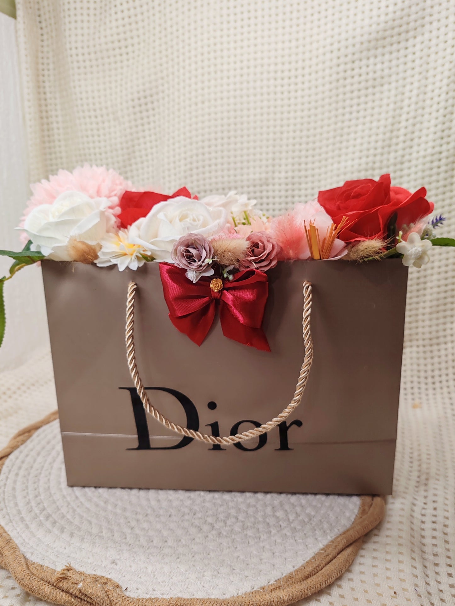 👜✨ Élégance florale dans un sac ✨🌸