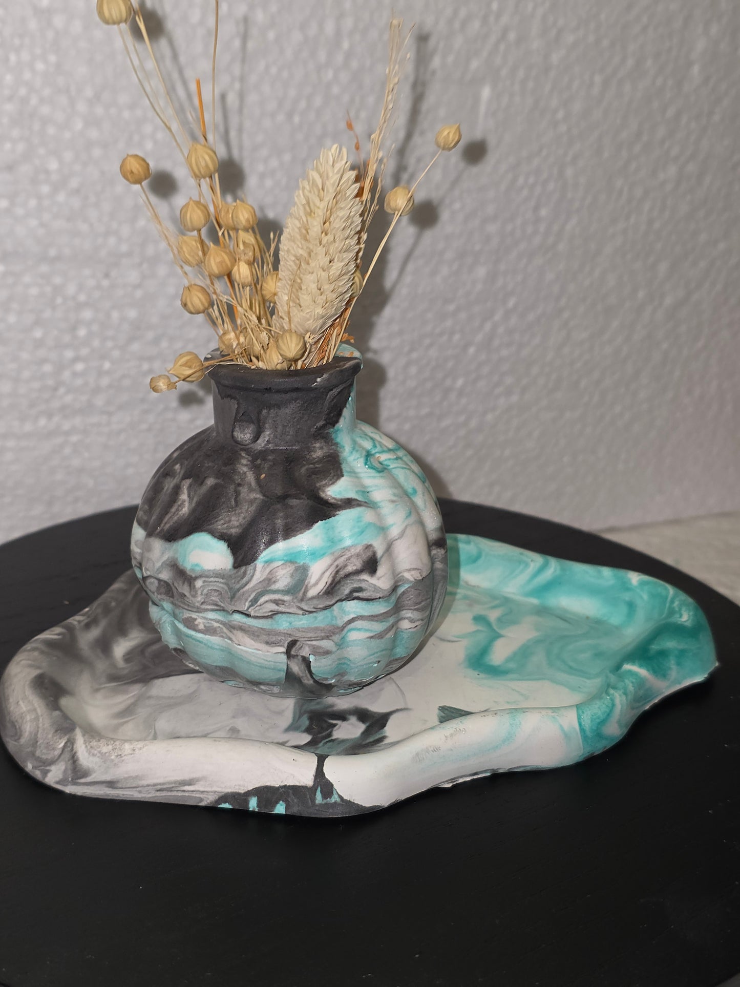 Vase décoratif fait main en aquarésine – Pièce artisanale ✨