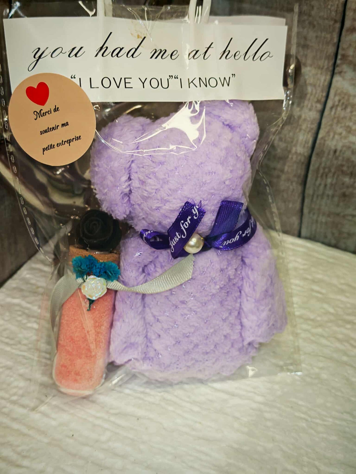 Coffret Cadeau “You Had Me at Hello” – Ourson Serviette & Fiole Bien-Être