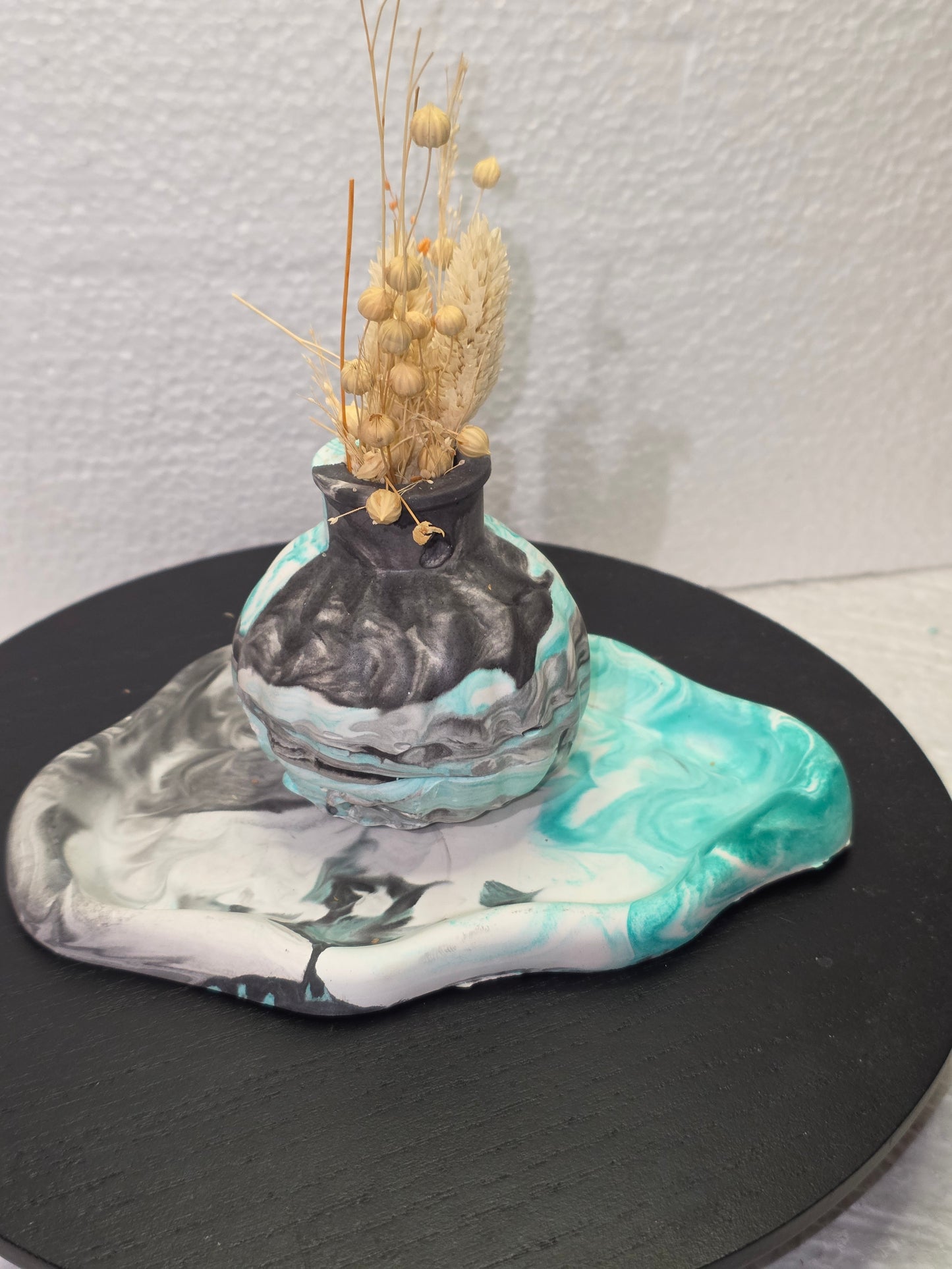 Vase décoratif fait main en aquarésine – Pièce artisanale ✨