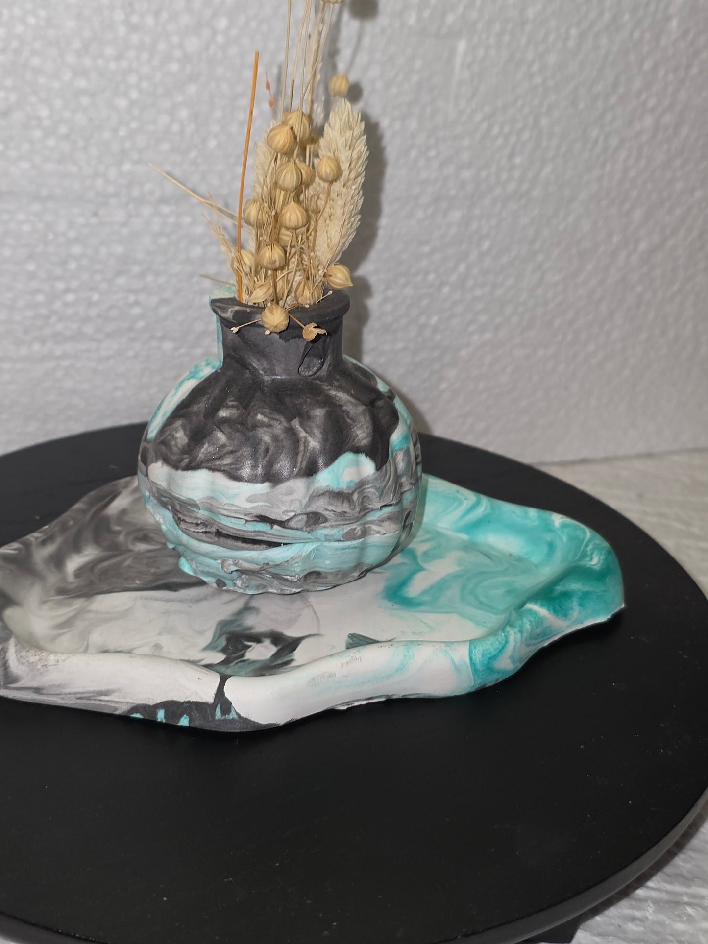 Vase décoratif fait main en aquarésine – Pièce artisanale ✨