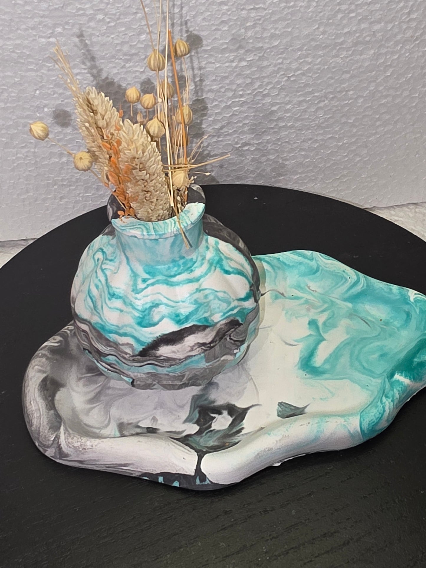 Vase décoratif fait main en aquarésine – Pièce artisanale ✨