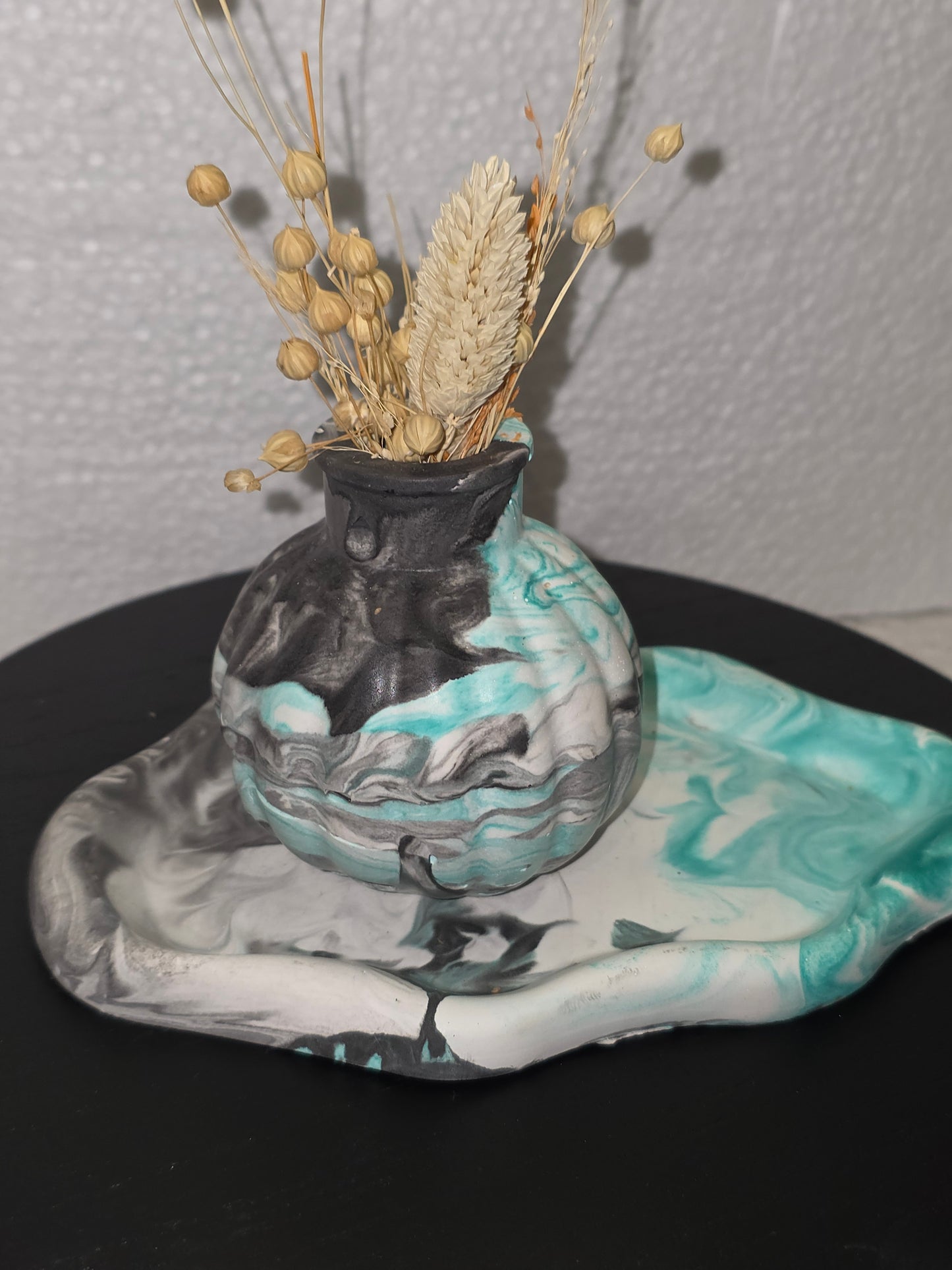 Vase décoratif fait main en aquarésine – Pièce artisanale ✨
