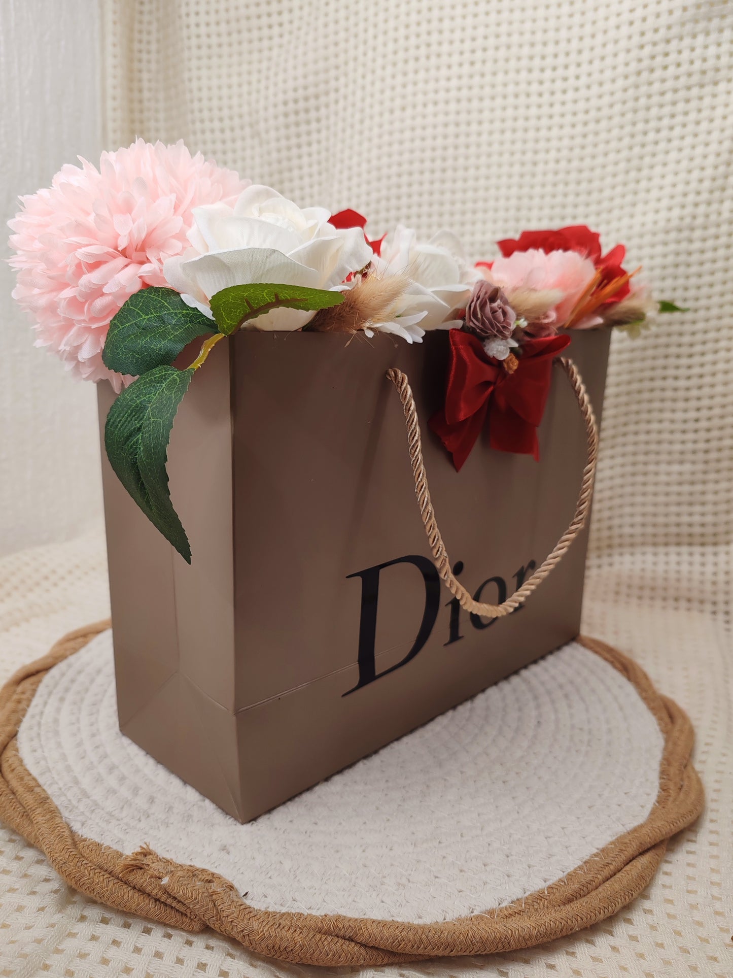 👜✨ Élégance florale dans un sac ✨🌸