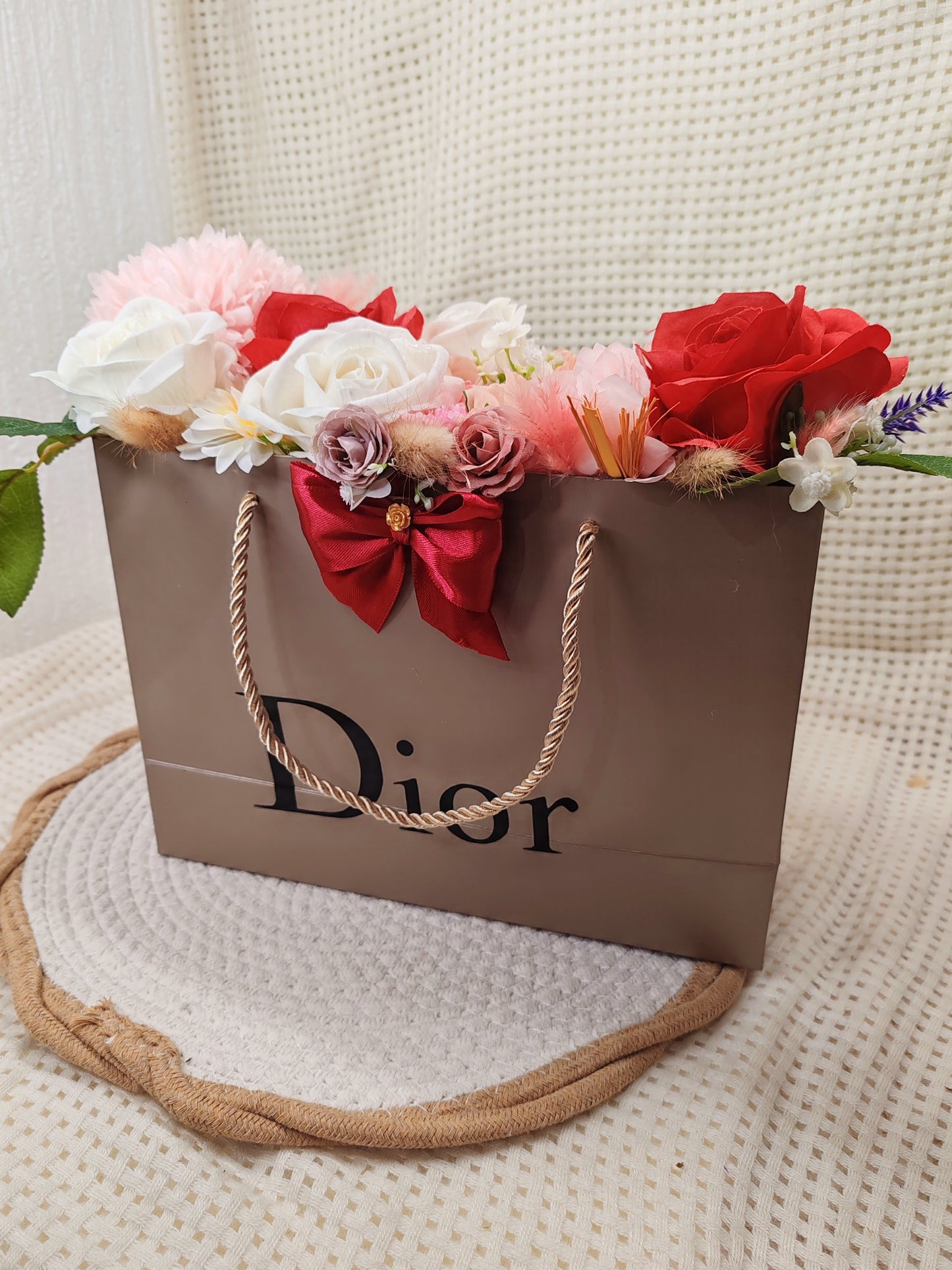 👜✨ Élégance florale dans un sac ✨🌸