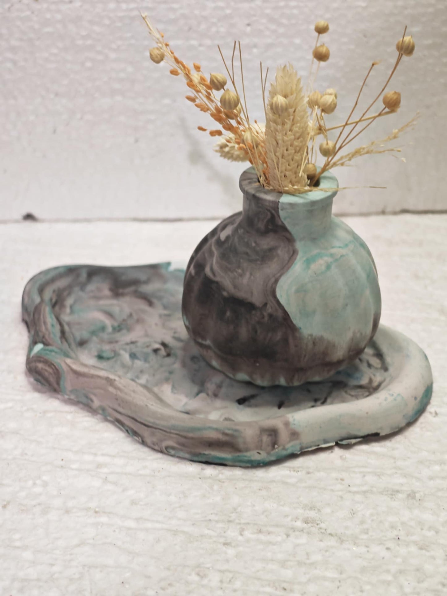 Vase décoratif fait main en aquarésine – Pièce artisanale ✨