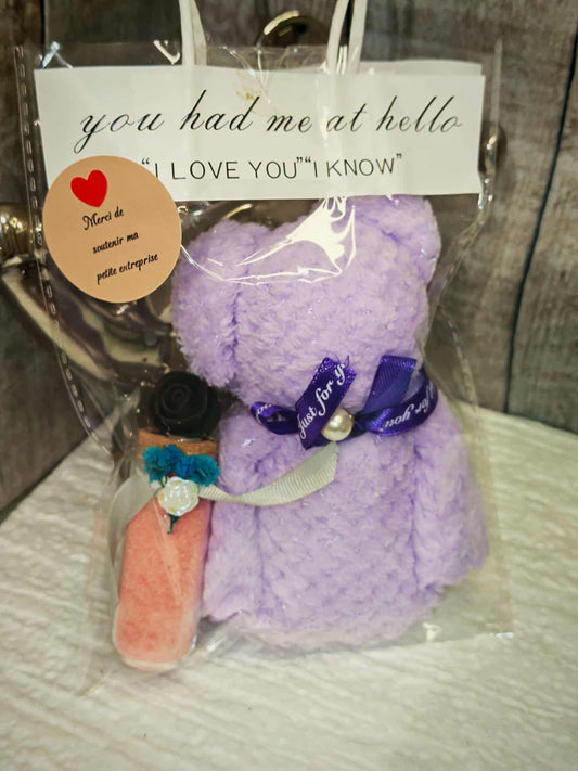 Coffret Cadeau “You Had Me at Hello” – Ourson Serviette & Fiole Bien-Être